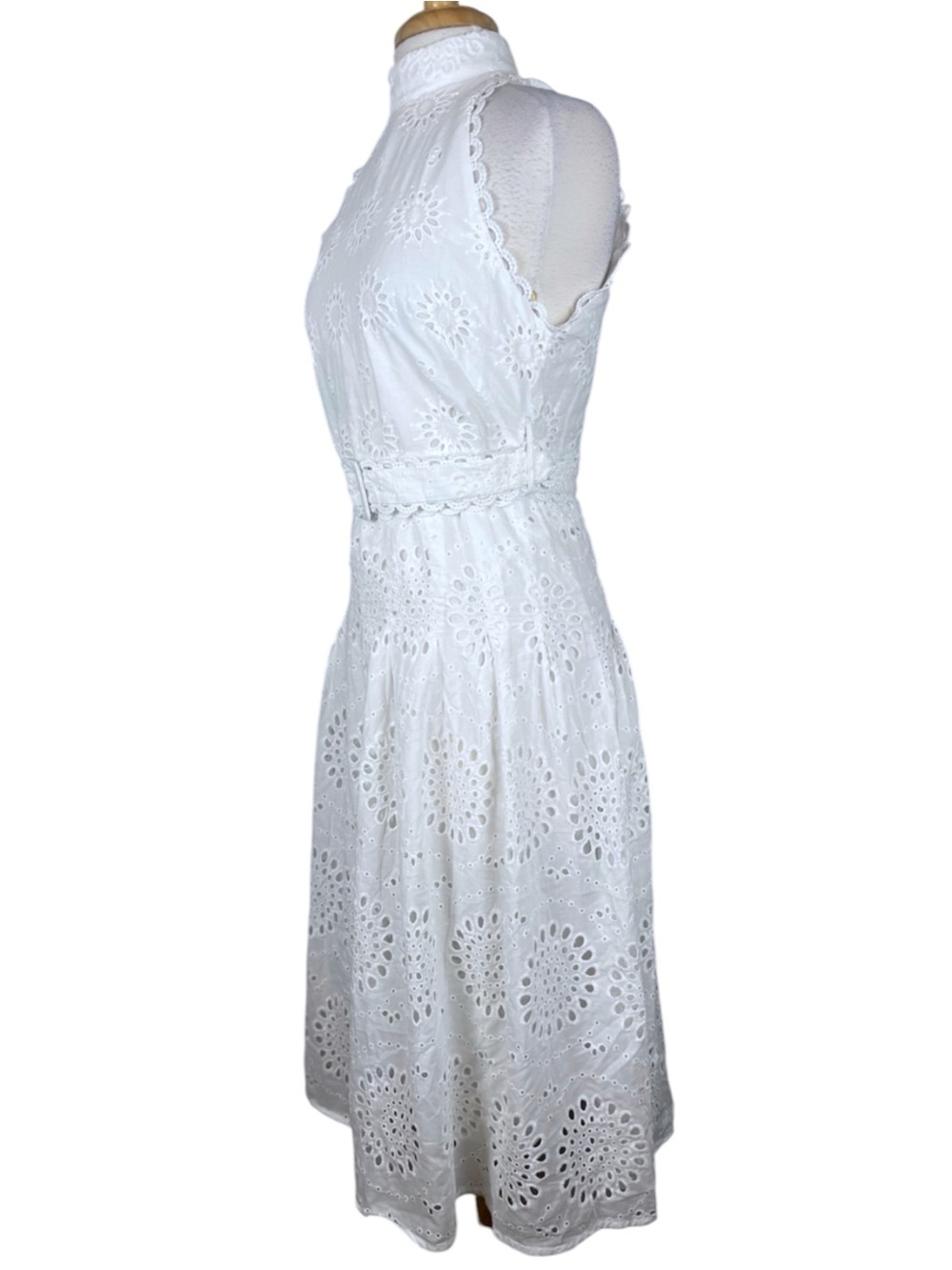 White Lace Overlay Sleevess Dress Size Large Eyelet Fit Flare Belt Feminine NWT - Picture 3 of 12